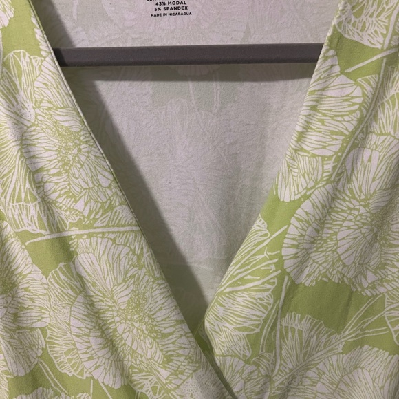 Talbots 3/4 sleeve top in green & white and size large - Picture 2 of 8